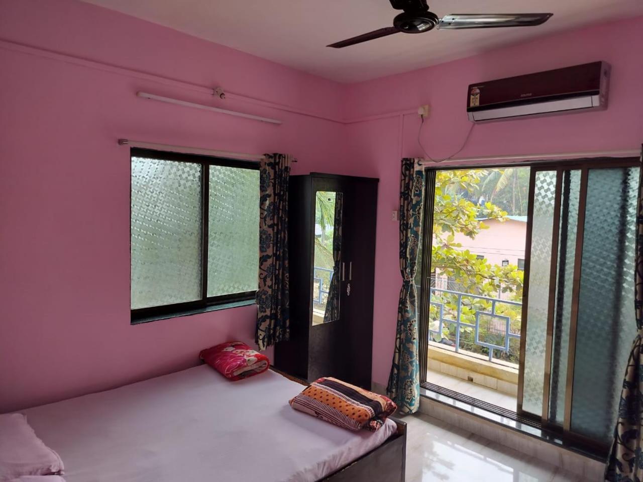 Gulmohar Cottages - Home Stay In アリバグ エクステリア 写真